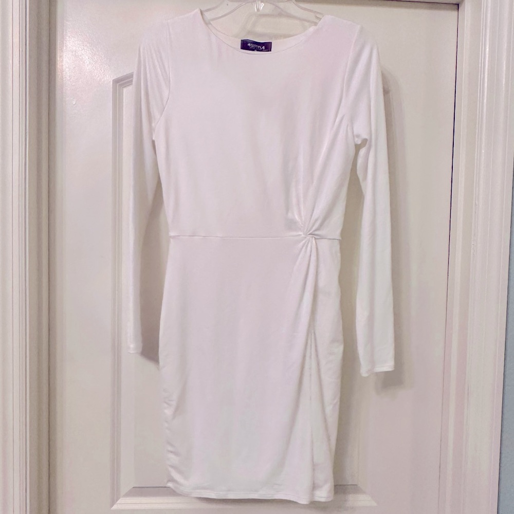 4SI3NNA - Beautiful White Long Sleeved Ruched Dress - BNWT!